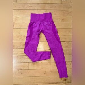 NVGTN Contour Seamless Leggings - size XS